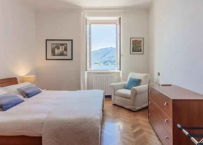 Dimora Cavour Stunning Lakeview Apartament *