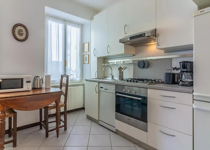Dimora Cavour Stunning Lakeview Apartament *